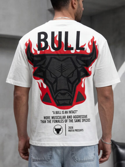 Мъжка бяла тениска принт отпред и на гърба "BULL"