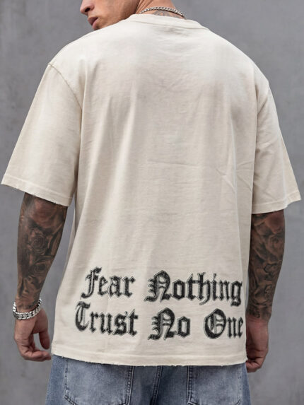 Мъжка бяла тениска с принт отпред и на гърба "Fear Nothing"