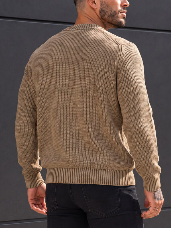 Мъжки плетен пуловер с изчистен дизайн в кафяв цвят